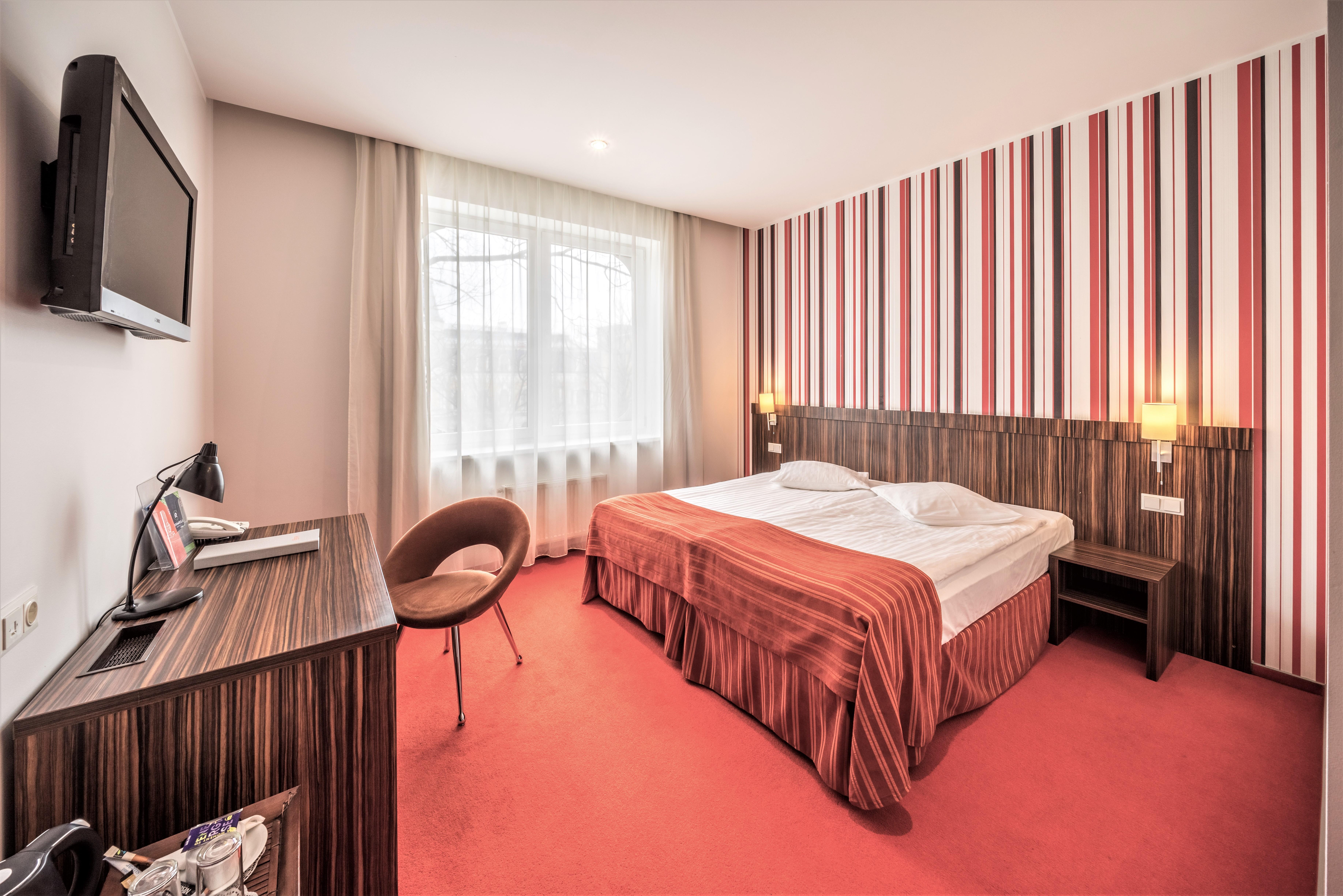 Rija Vef With Free Parking 酒店 3*