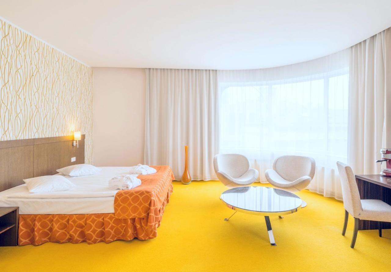 Rija Vef With Free Parking 酒店 3*