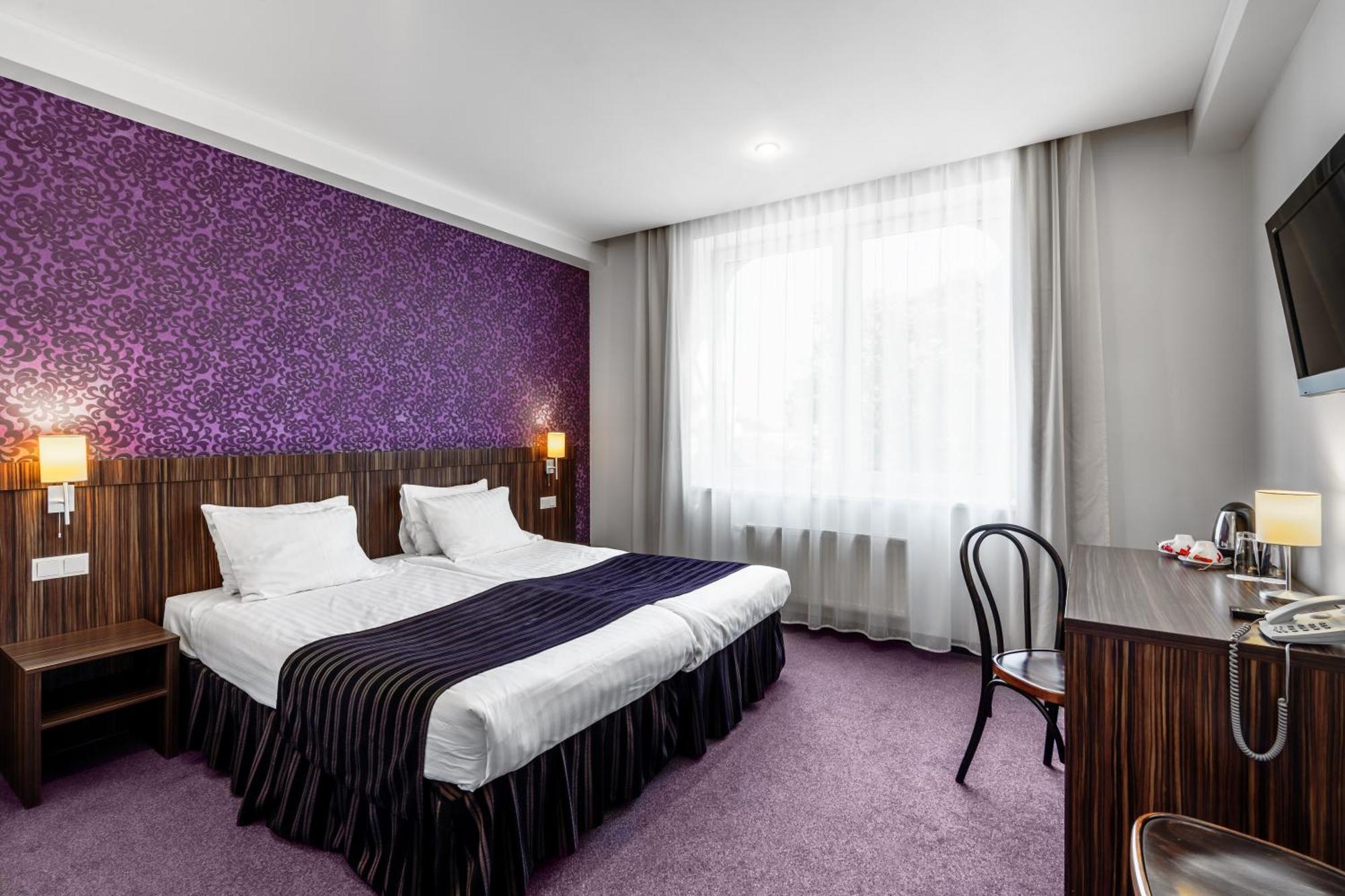 Rija Vef With Free Parking 酒店 3*