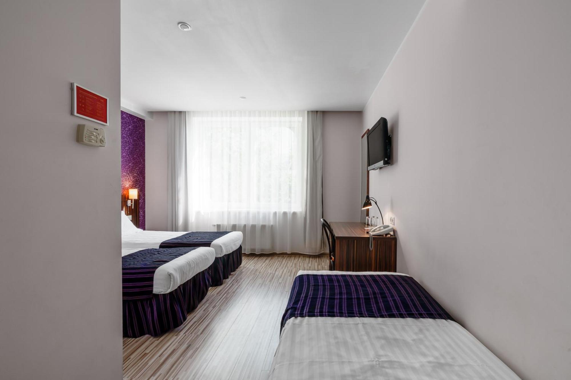 Rija Vef With Free Parking Hotelli 3*